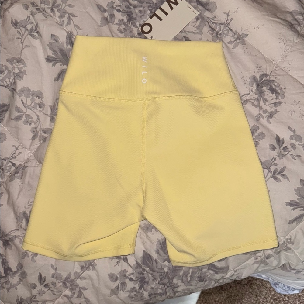 Wilo Women's Yellow High-Waisted Shorts (Brand New)